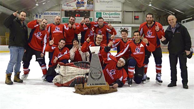 LS Bilodeau remporte la coupe de la Ligue de Hockey d'entreprise de Beauce
