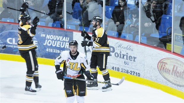 Kevin Cloutier devient le meilleur marqueur de l'histoire dans une défaite