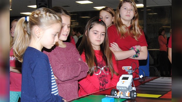 Plus de 300 élèves participent à la première « Amicale de robotique » de la CSBE
