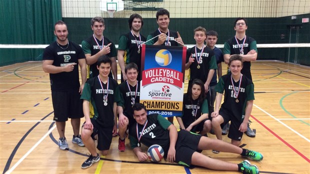 Les Patriotes remportent la médaille d'or en volleyball lors du championnat interscolaire cadet masculin de la CSBE