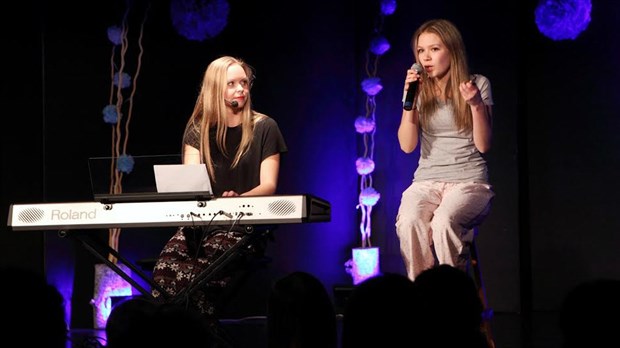 Alyssa Bolduc et Maude-Gabrielle Jacques remportent la finale locale de Secondaire en spectacle