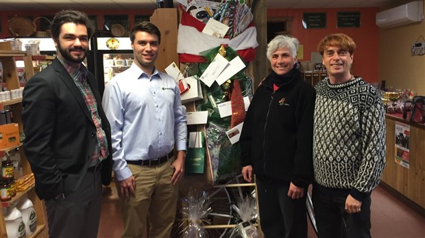 Quartier Centre-Ville présente son gagnant du tirage du bas de Noël 