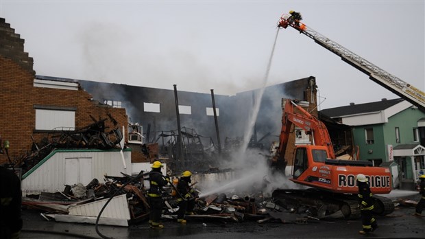 Incendie majeur à la quincaillerie Unimat de Saint-Méthode