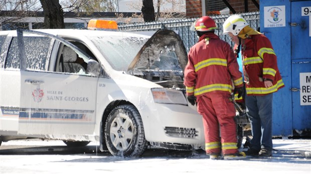 Un véhicule de la Ville de Saint-Georges prend feu