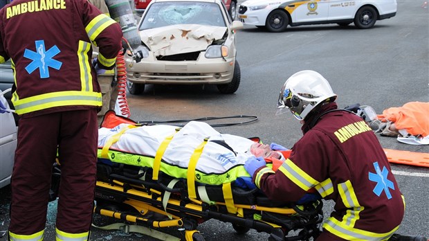 Simulation d'accident mortel et témoignages poignants pour sensibiliser les jeunes à Sainte-Marie