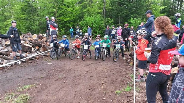 Une première course pour les cyclistes du Club vélo Savard de Sainte-marie