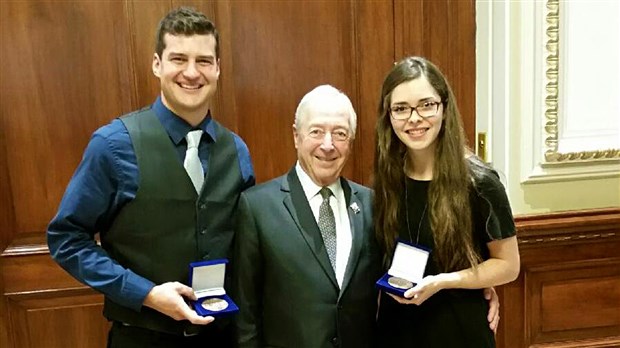 Samantha Boucher et Raphaël Tremblay reçoivent la médaille Lieutenant-gouverneur 