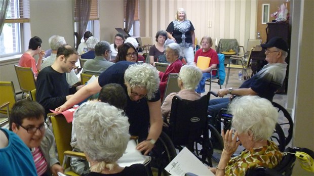Rencontre entre les membres de l’APHC et les aînés de la Résidence O’Roy de Saint-Joseph