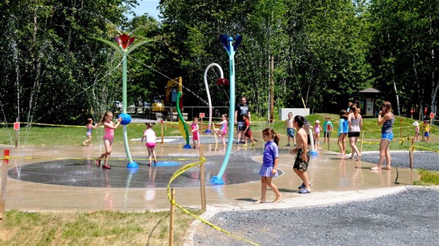 Les jeux d'eau du parc Veilleux de Saint-Georges accueillent ses premiers utilisateurs