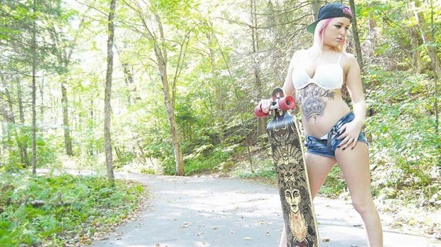 Poser pour la caméra est un plaisir pour la modèle Mélissa Lagueux