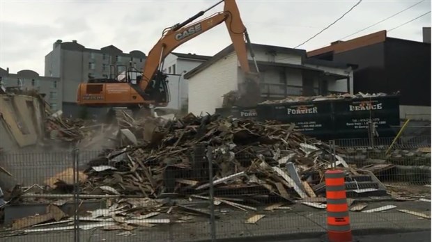 Normand DeLessard présente la démolition d'un logement de la 120e rue à Saint-Georges