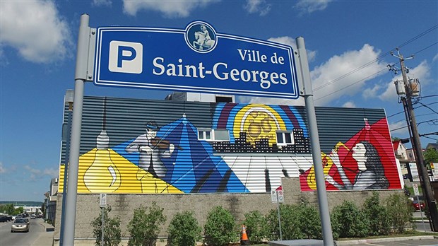 Normand DeLessard présente l’évolution de la fresque de la 2e édition des Arts de la rue