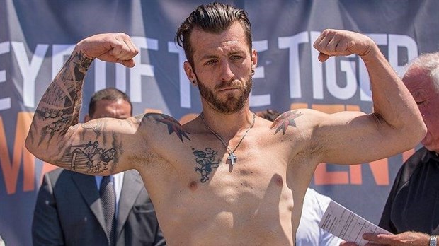 Le boxeur Mike Breton respecte le poids en vue de son affrontement face à Josué St-Cyr