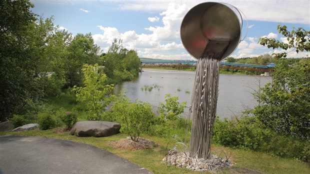 L'œuvre de Don Darby coulera en permanence aux abords de la rivière Chaudière à Saint-Georges