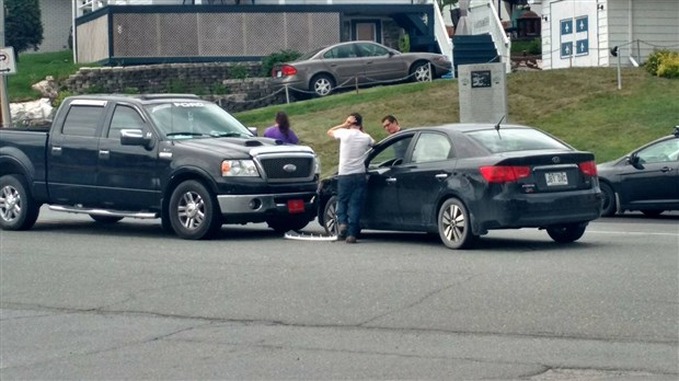 Collision entre deux véhicules sur la route 108 à Beauceville