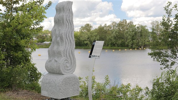 « La cascade de vie » s’élève au-dessus de la rivière Chaudière à Saint-Georges