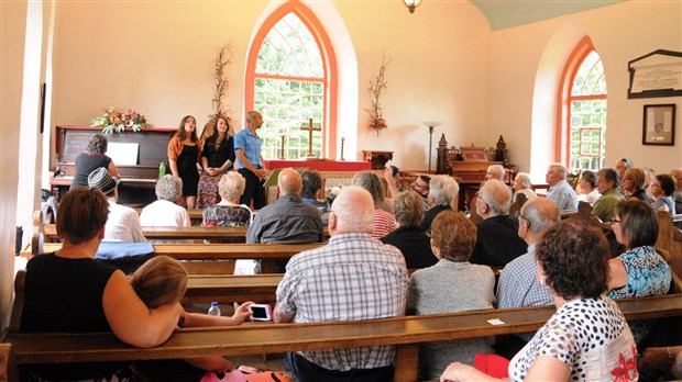 Le choeur ÉliCatRoCa propage l'amour à l'Église Saint-Paul-de-Cumberland