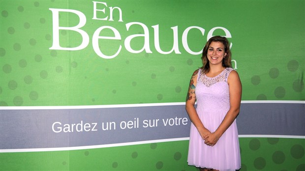 Chloé Poulin partage sa passion des livres sur son blogue littéraire