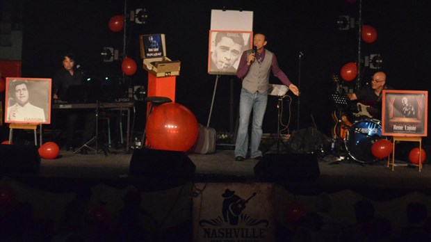 René Lajoie chante les plus grands succès de la langue française à Nashville en Beauce