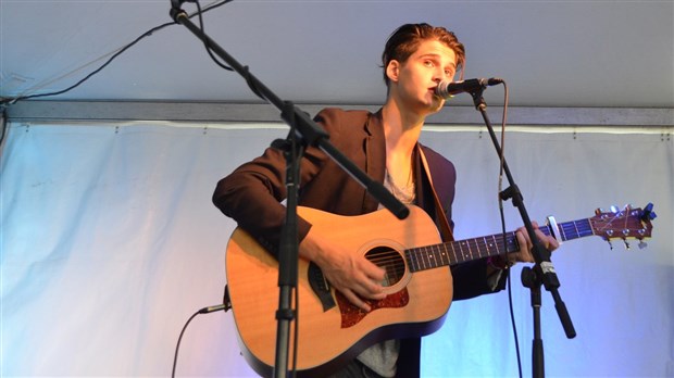 Vincent Dupont offre une performance intime lors du Funfest Weekend