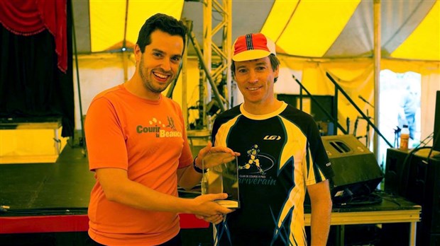 Les clubs de course de Sainte-Marie et de Sainte-Justine reçoivent le trophée Cours Jarret Cours