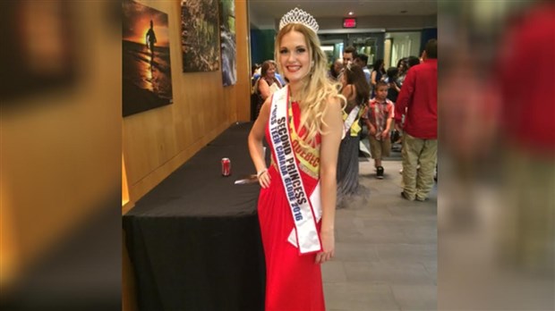 Kaila Bourque termine deuxième au concours Miss Teen Canada Globe 2016