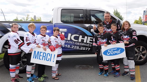Cliche Auto Ford remettra de nouveau 6000 $ au hockey mineur de Saint-Georges