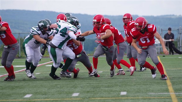 L'équipe juvénile des Dragons de la Polyvalente de Saint-Georges est prête à commencer sa saison