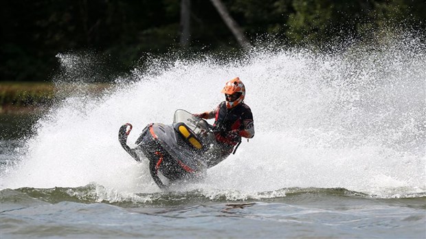 Troisième étape du Championnat provincial de la motoneige sur l’eau à Frampton le 10 septembre