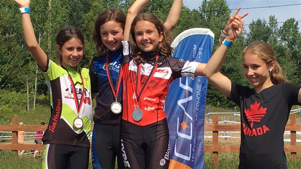 Amélie Vachon du Club vélo Savard remporte la médaille de bronze dans la catégorie Pee Wee