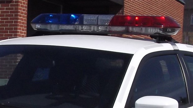 La SQ procède à l’arrestation d’une femme qui aurait effectué des fraudes totalisant 3 800 $