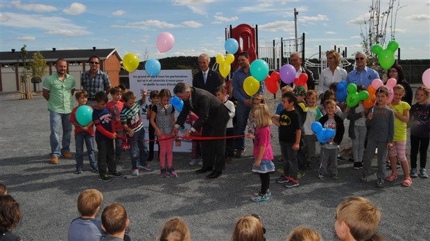 L’école du Trait-d’Union de Saint-Prosper inaugure sa nouvelle cour