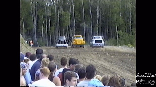 Normand DeLessard présente une course de camions ayant eu lieu à Beauceville en 1994