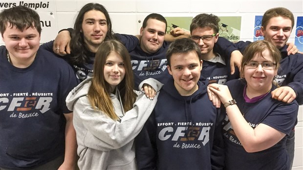 « Effort, fierté, réussite » : le CFER de Sainte-Marie dévoile ses nouveaux chandails