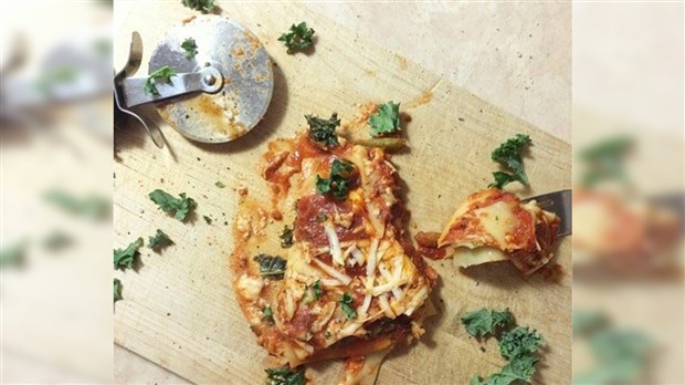 Lasagne végétalienne au kale, aux légumes et au fromage végétalien