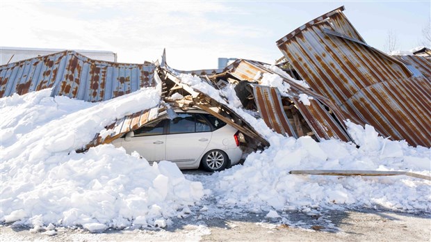 Effondrement d'un entrepôt à bois à Saint-Joseph sous le poids de la neige