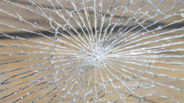 Les vitres d'une résidence de Saint-Gédéon détruites à la carabine