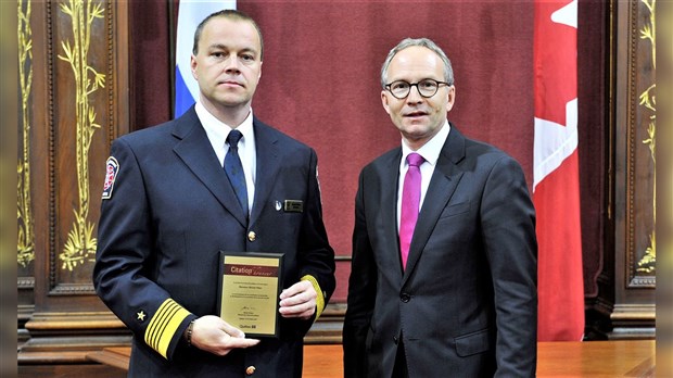 Le chef de la sécurité incendie de Lambton reçoit une mention d'honneur