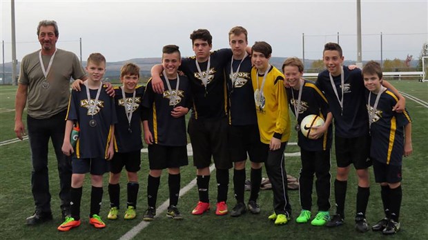 Deux équipes de soccer des Lynx touchent à l’argent lors des championnats