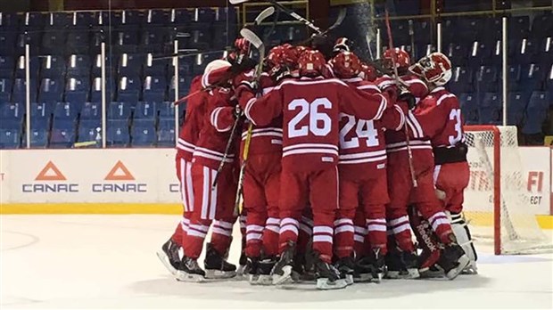 La formation juvénile de hockey des Dragons veut augmenter son avance au premier rang