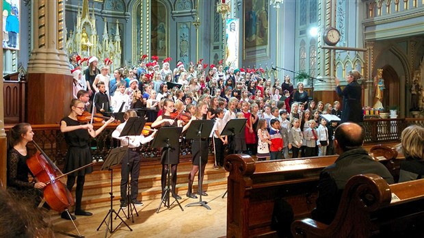 Spectacle de Noël : les trois écoles primaires de Sainte-Marie charment 1000 spectateurs