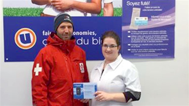 La patrouille du centre de ski reçoit un saturomètre d'une pharmacie de Saint-Georges  