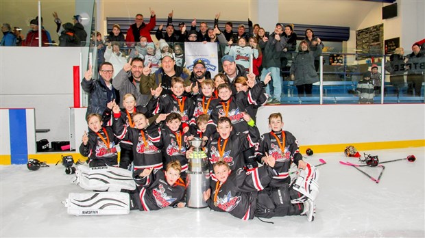Les jeunes hockeyeurs du Garaga Atome A2 remportent le tournoi de Joliette 