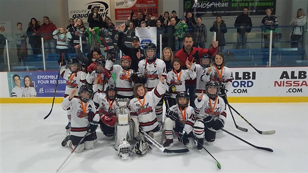 Hockey : les joueurs du Garaga Atome C champions à Joliette