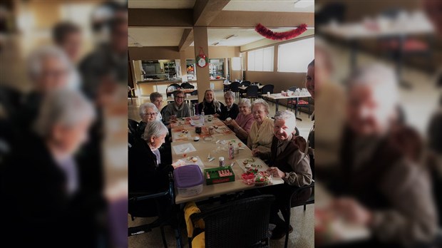 Cinq jeunes animent les résidences pour personnes aînées dans les Etchemins