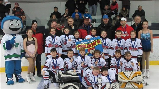 Le Garaga de Saint-Georges Novice B1 remporte la médaille d'argent à Saint-Éphrem