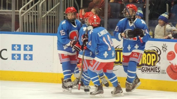 Les Petits Nordiques de Québec lessivent les Chiefs de Dix Hills lors du leur match d'ouverture