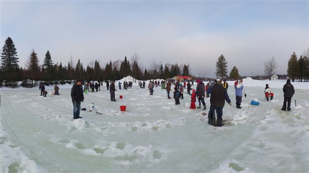 Normand DeLessard présente la pêche sur glace de Saint-Zacharie