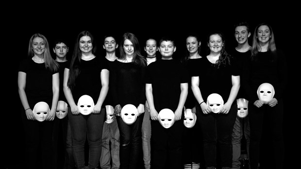 Théâtre : une adaptation d'Alice au pays des merveilles présentée à la polyvalente Benoît-Vachon