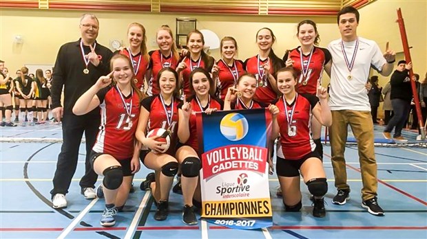 L’équipe cadet féminin de la Polyvalente Saint-Georges remporte le tournoi de volleyball de la CSBE